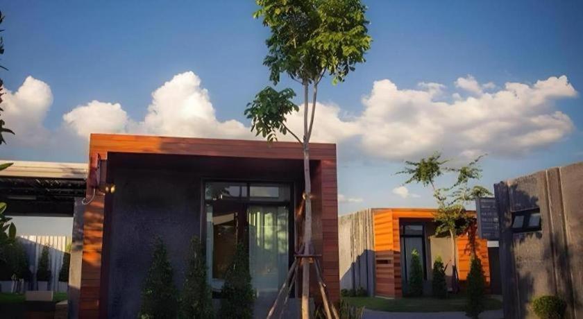 The Infinite Resort Nakhon Sawan Exterior foto
